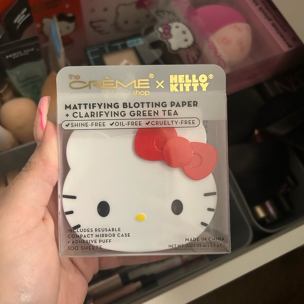 Hello Kitty compact w/ blotting sheets